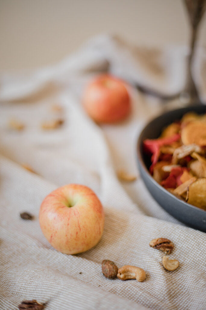 can you compost apple cores